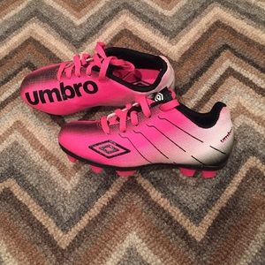 {umbro} GIRLS soccer cleats and shin guards